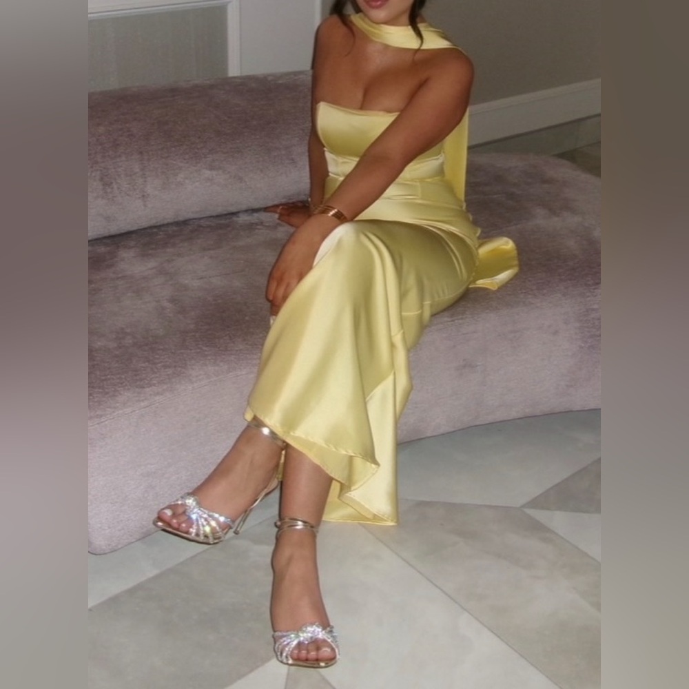 Elegant Yellow Silk Evening Dress